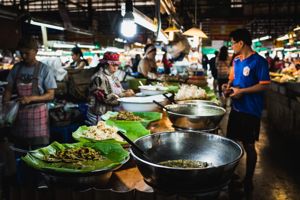 Mercado nocturno de Chiang Mai en Tailandia